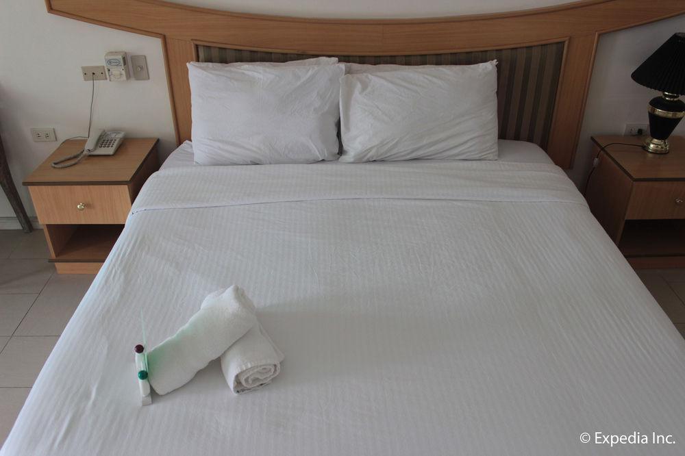 Wild Orchid Beach Resort Olongapo Εξωτερικό φωτογραφία