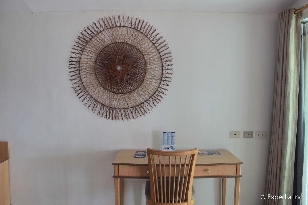 Wild Orchid Beach Resort Olongapo Εξωτερικό φωτογραφία