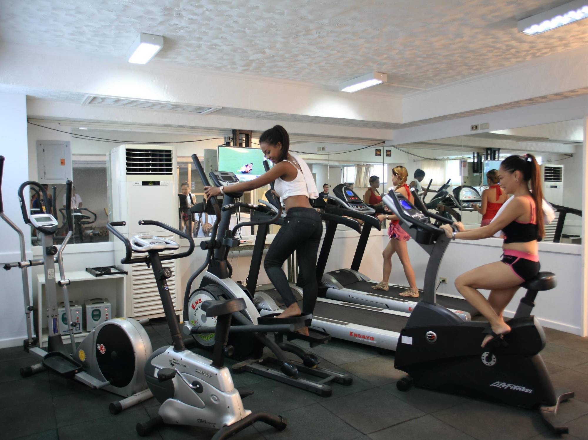Wild Orchid Beach Resort Olongapo Εξωτερικό φωτογραφία